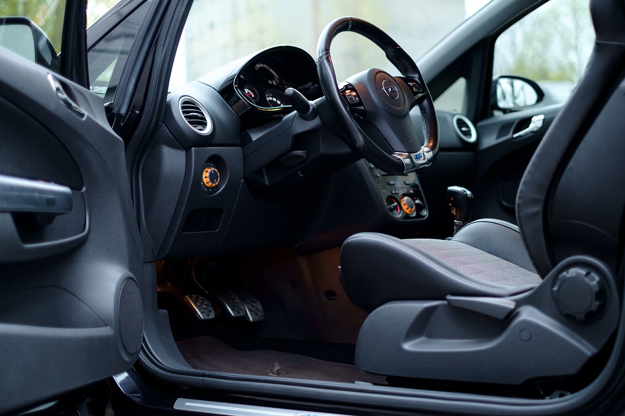 华颂7最新智能豪华轿车,引领未来的智能驾驶新标杆