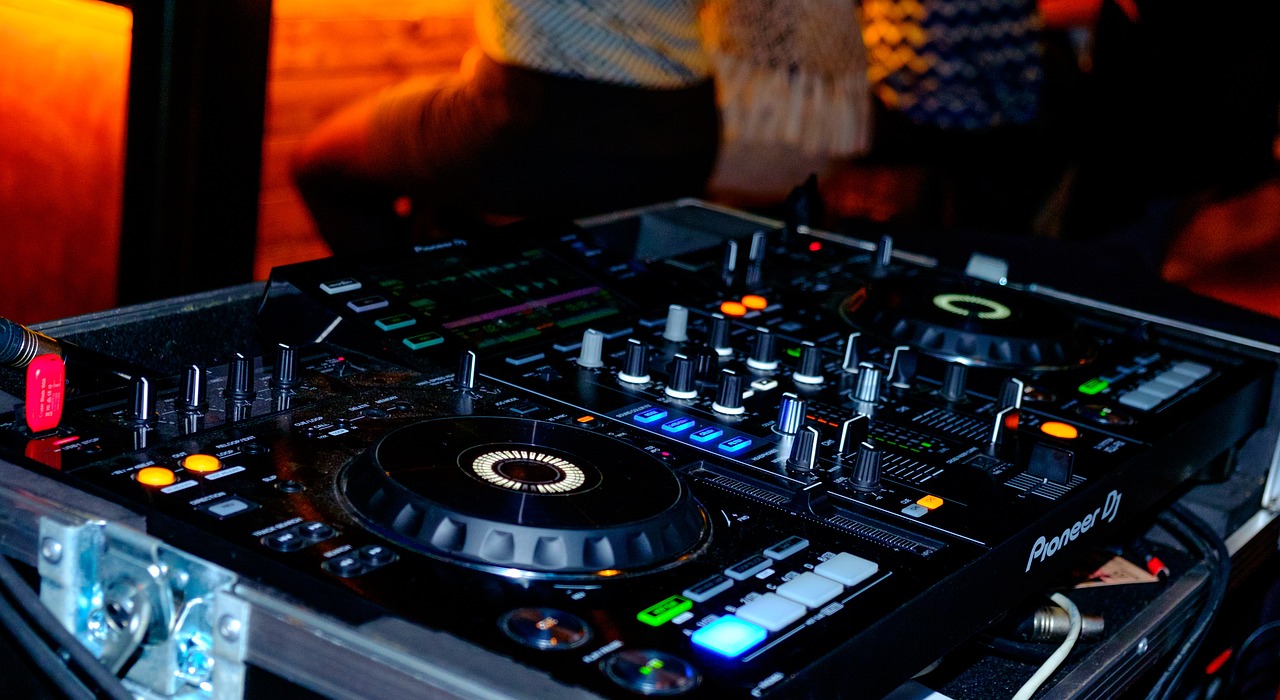 最新夜店嗨曲,现代夜生活的音乐脉搏探索