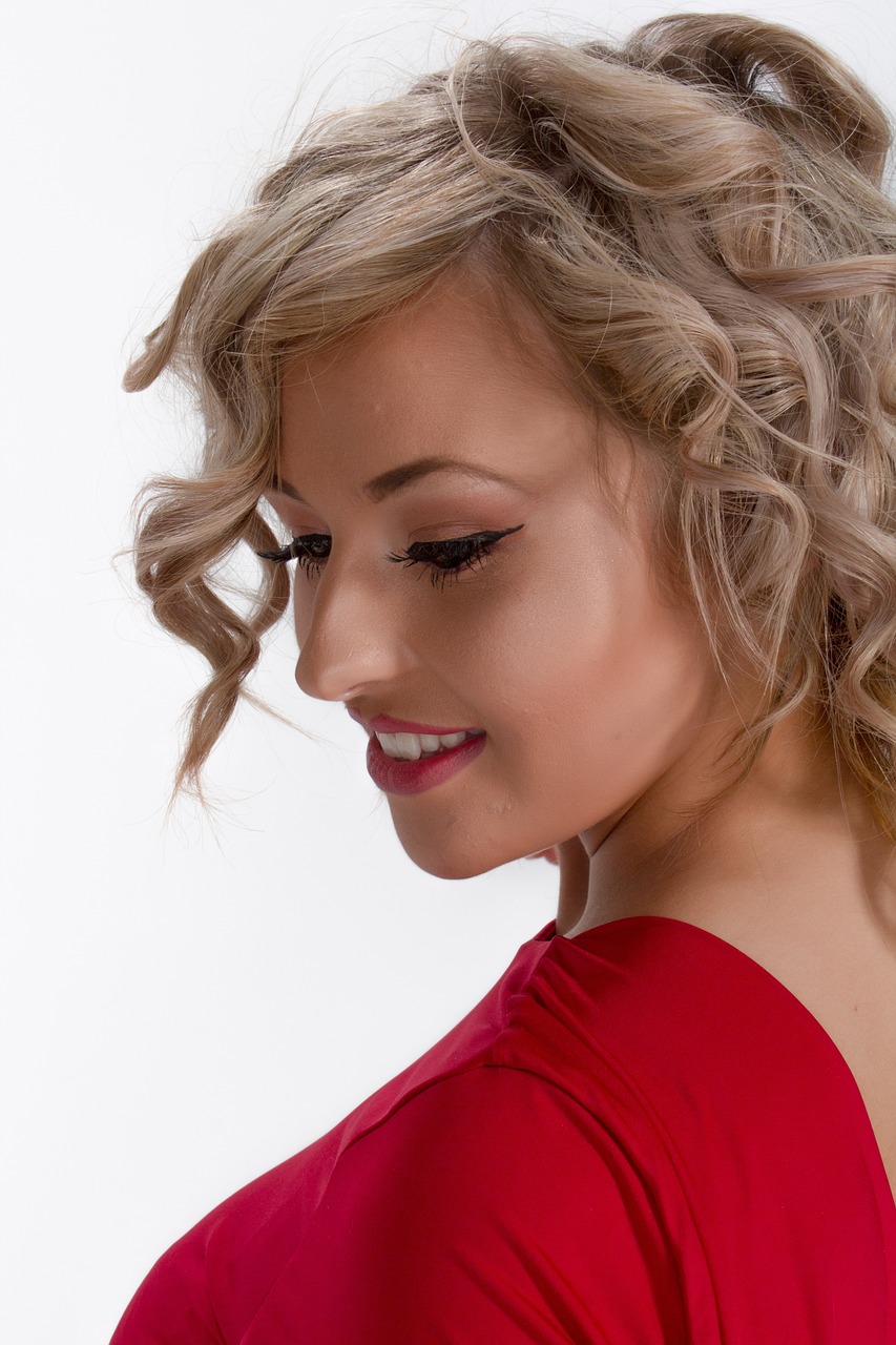 最新盘发步骤教程,轻松打造时尚造型的秘诀