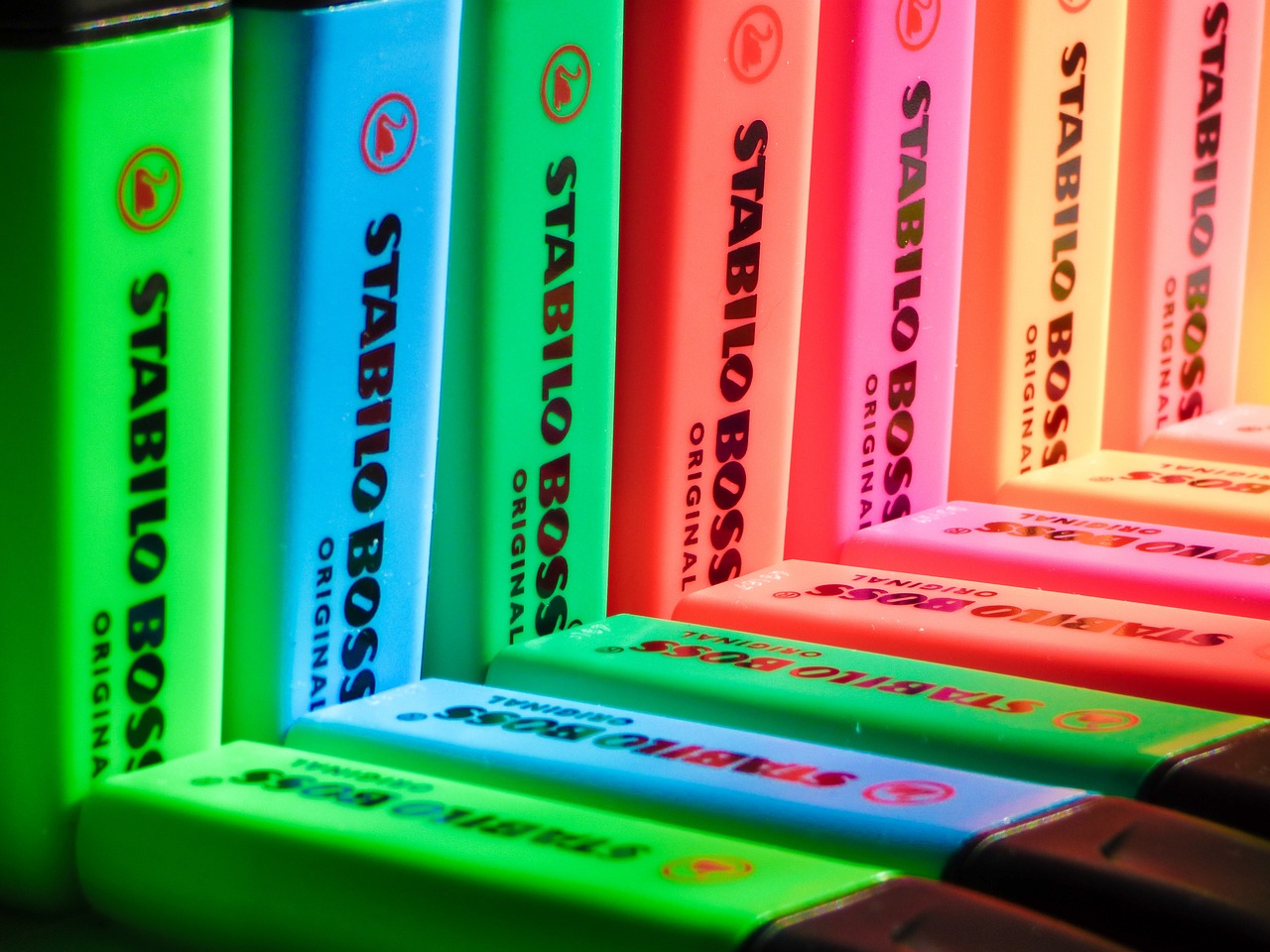 最新色彩书,探索色彩世界的无尽魅力