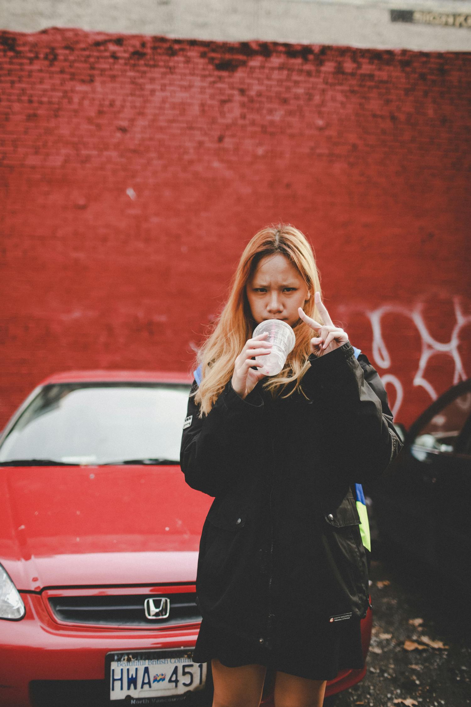 徐濠萦最新街拍,时尚潮流的新标杆亮相街头