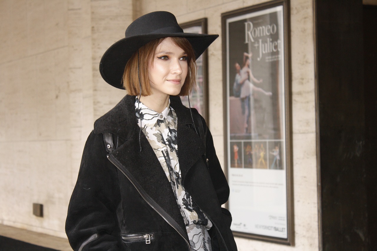 徐濠萦最新街拍,时尚潮流的新标杆亮相街头