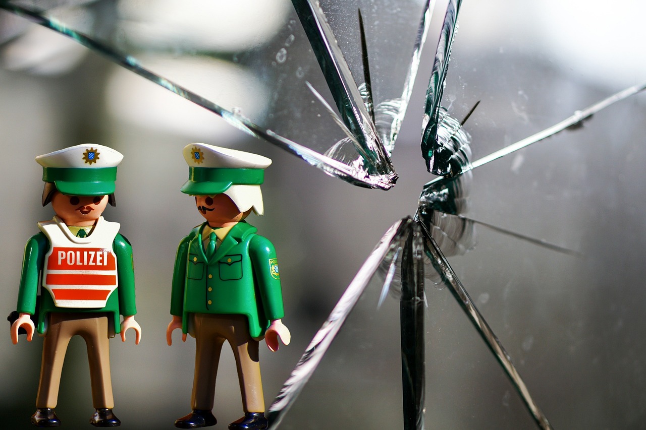 关于B9最新破解的探讨,涉及违法犯罪的严肃议题