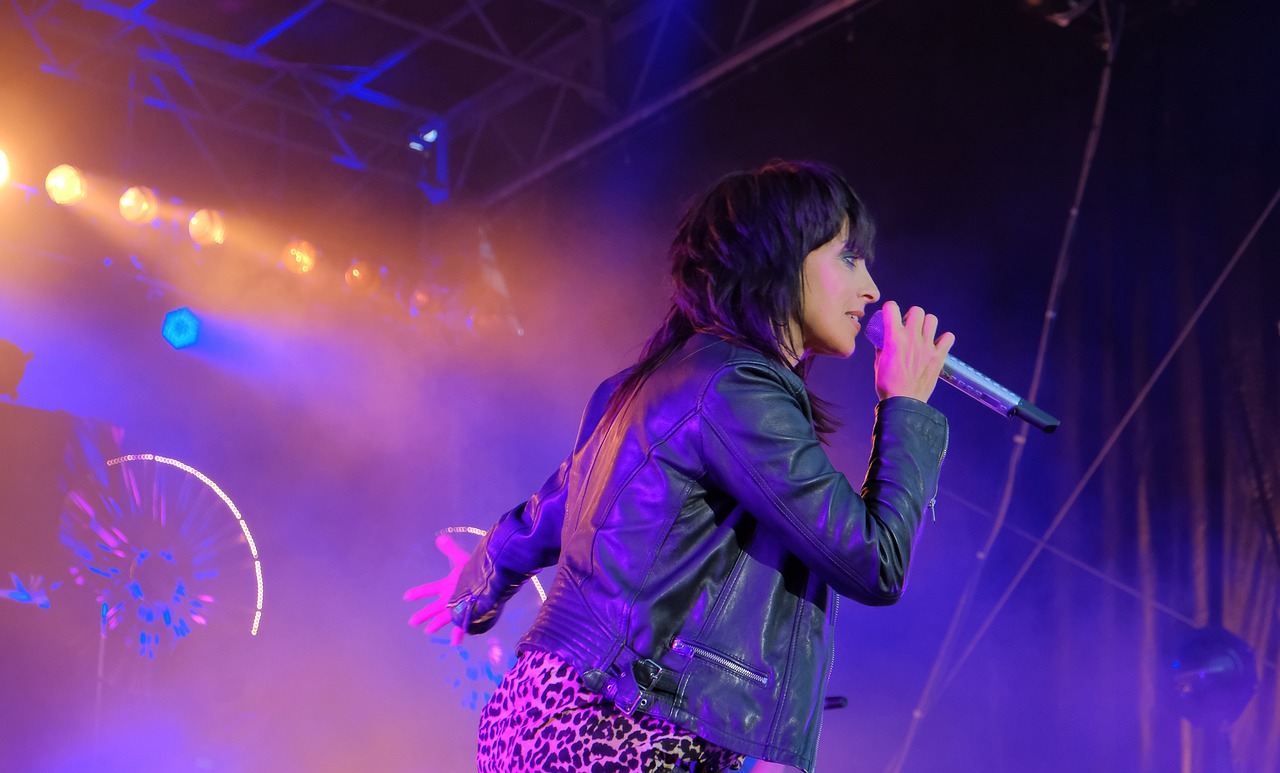 郑智薰最新图片展现璀璨魅力