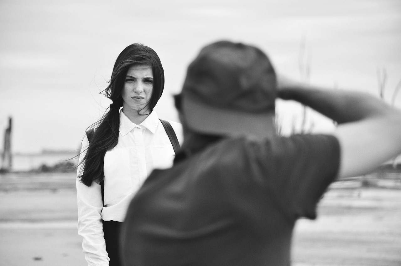 警惕!最新捆女犯视频涉黄问题及危害,揭露真相,呼吁社会关注女性权益保护。