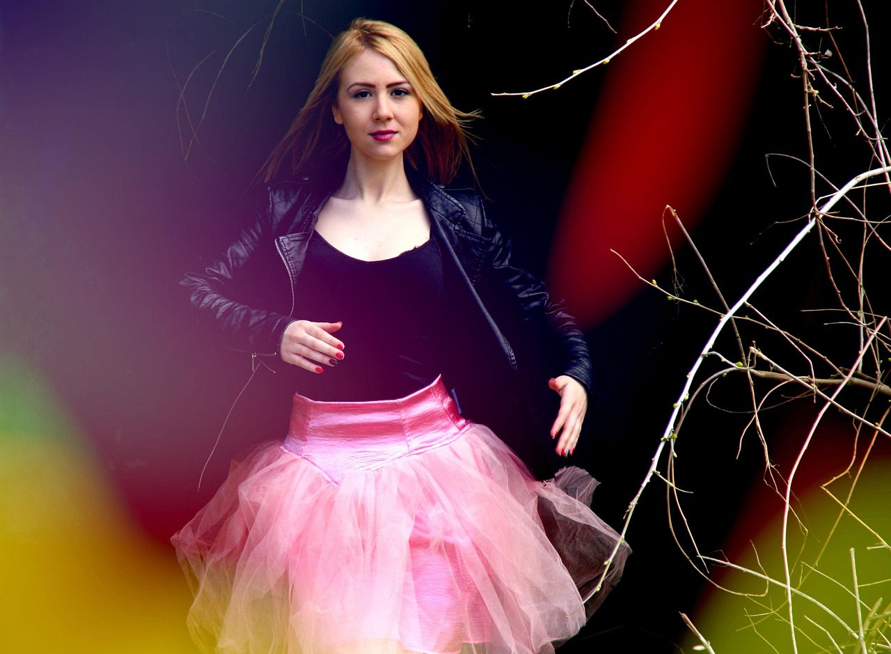 三月春光里的妈妈朋友与女演员故事揭秘