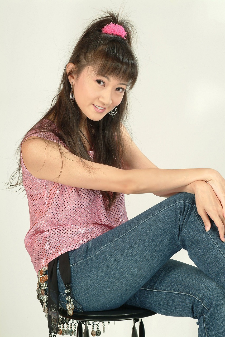 三月春风中的王群与女演员的动人篇章