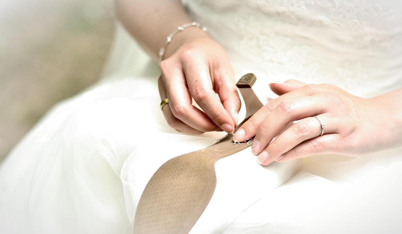 四月份明星的纹眉风尚,个性表达与时尚潮流的交融